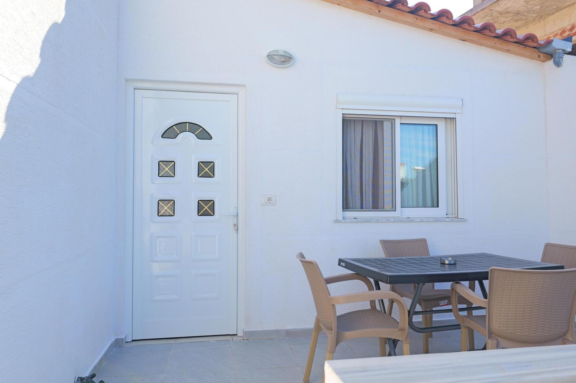 Guesthouse Blue Sky Ksamil Exteriör bild