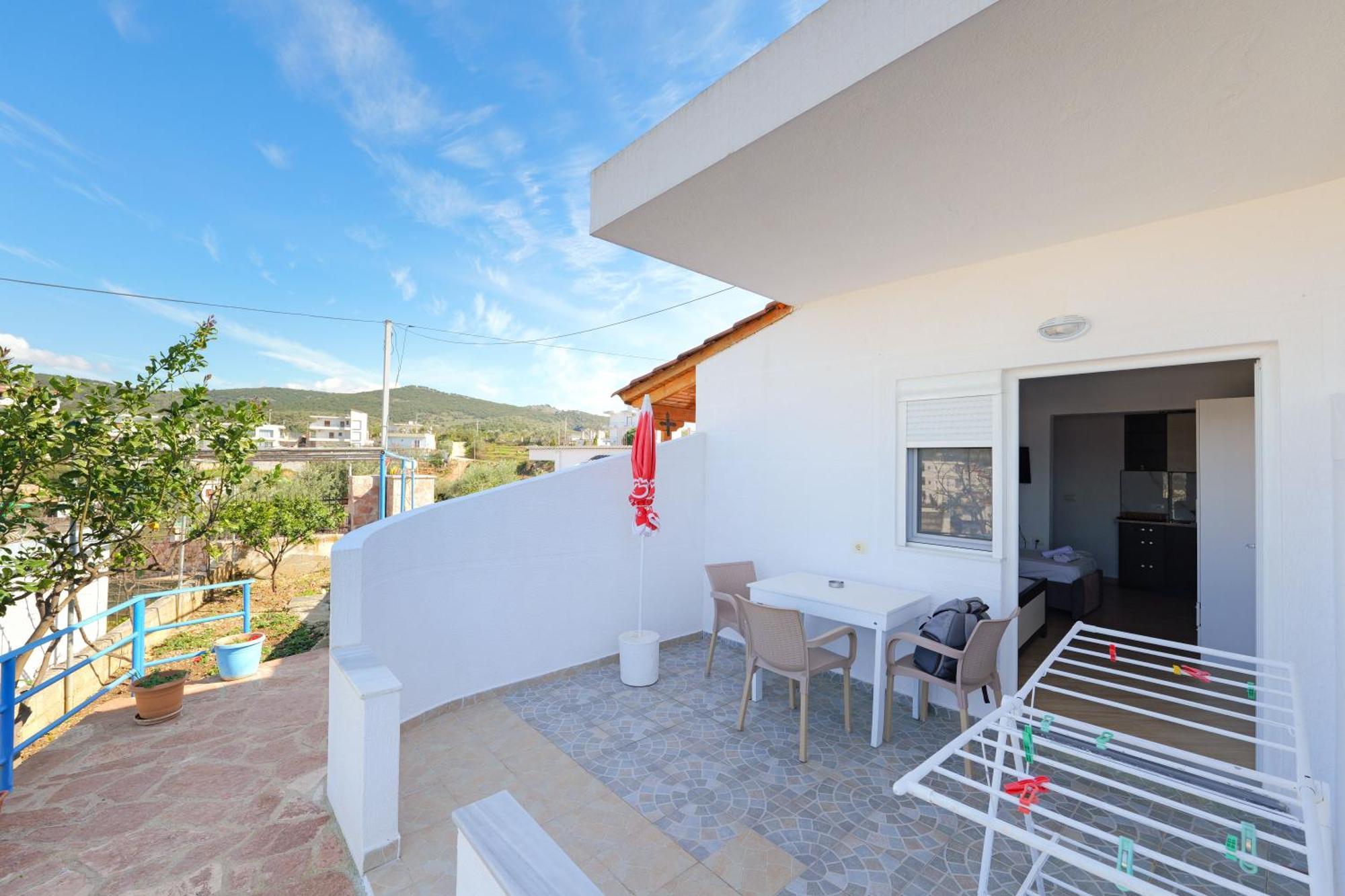 Guesthouse Blue Sky Ksamil Exteriör bild