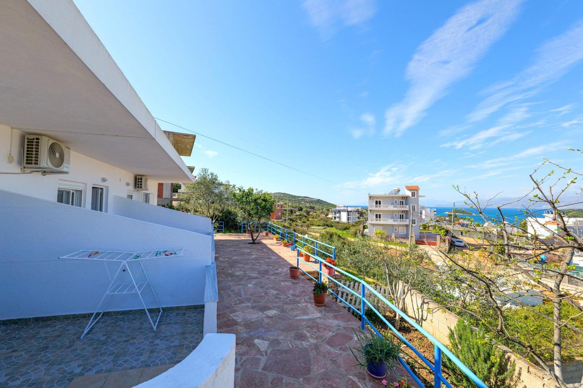 Guesthouse Blue Sky Ksamil Exteriör bild