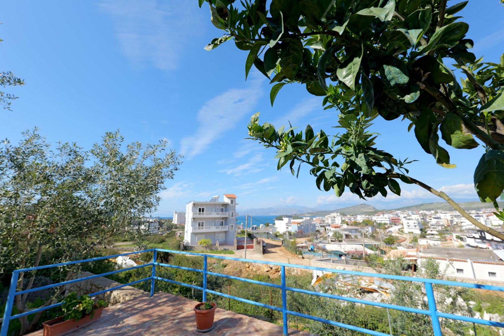 Guesthouse Blue Sky Ksamil Exteriör bild